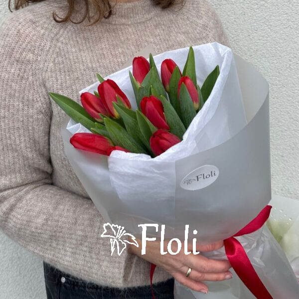 Bukiet czerwonych tulipanów, bukiet tulipanów, kwiaty na dzień kobiet