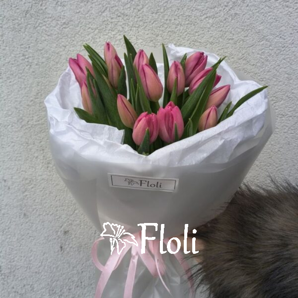Bukiet tulipanów, kwiaty na dzień kobiet