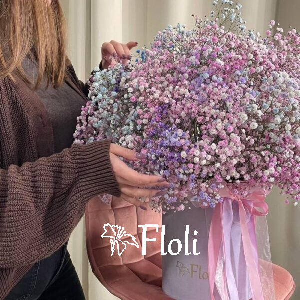 Flowerbox z kolorowej gipsówki