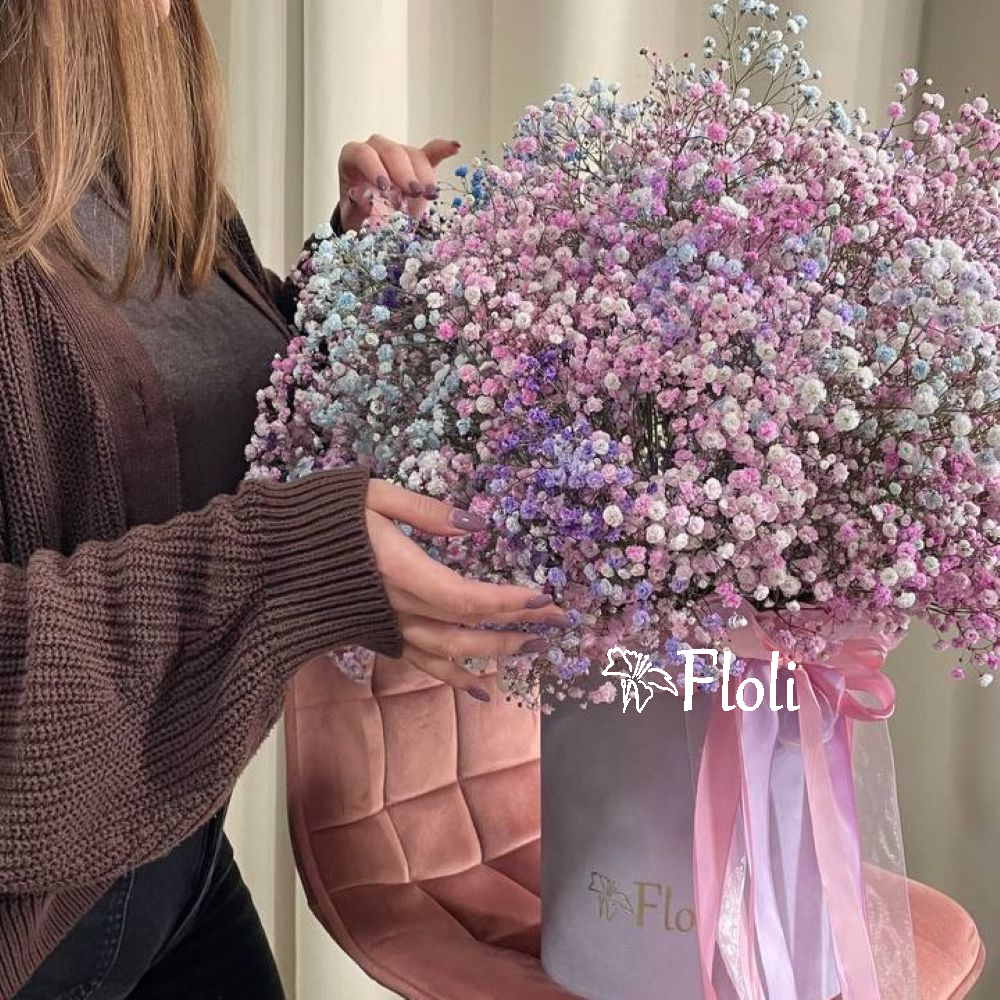 Flowerbox z kolorowej gipsówki