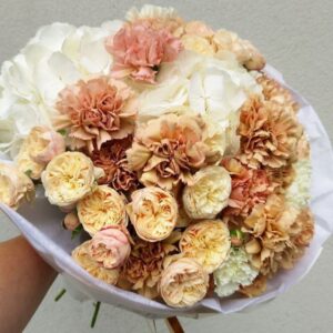 Bukiet hortensji, róż i goździków, kwiaty na urodziny, bukiet na imieniny