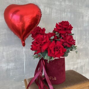 Flowerbox czerwonych róż, kwiaty na Walentynki, kwiaty na urodziny