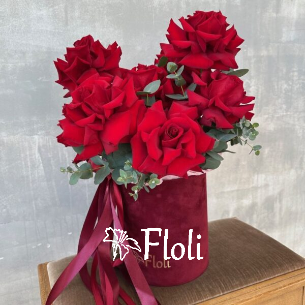 Flowerbox czerwonych róż, kwiaty na Walentynki, kwiaty na urodziny