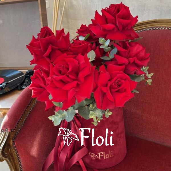 Flowerbox czerwonych róż, kwiaty na Walentynki, kwiaty na urodziny